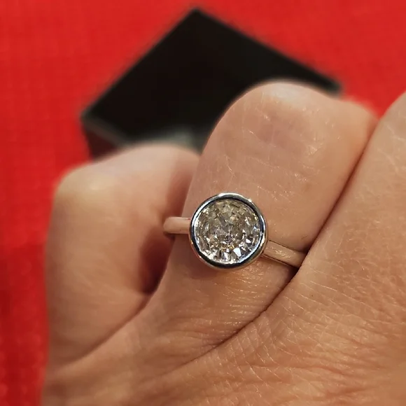 Engagement ring CZ bezel set - Picture 3 of 9